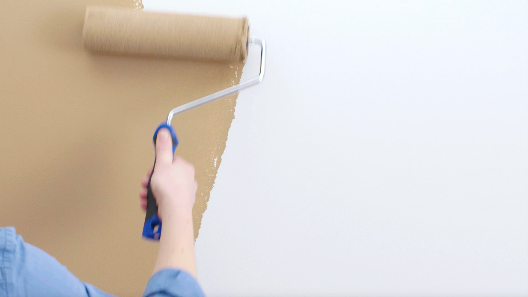 Sơn màu nền Dulux-Mau-tuong-lai-Mau-chu-dao-nam-2019-Cach-lam-soc-tran-nha-Viet-nam-2