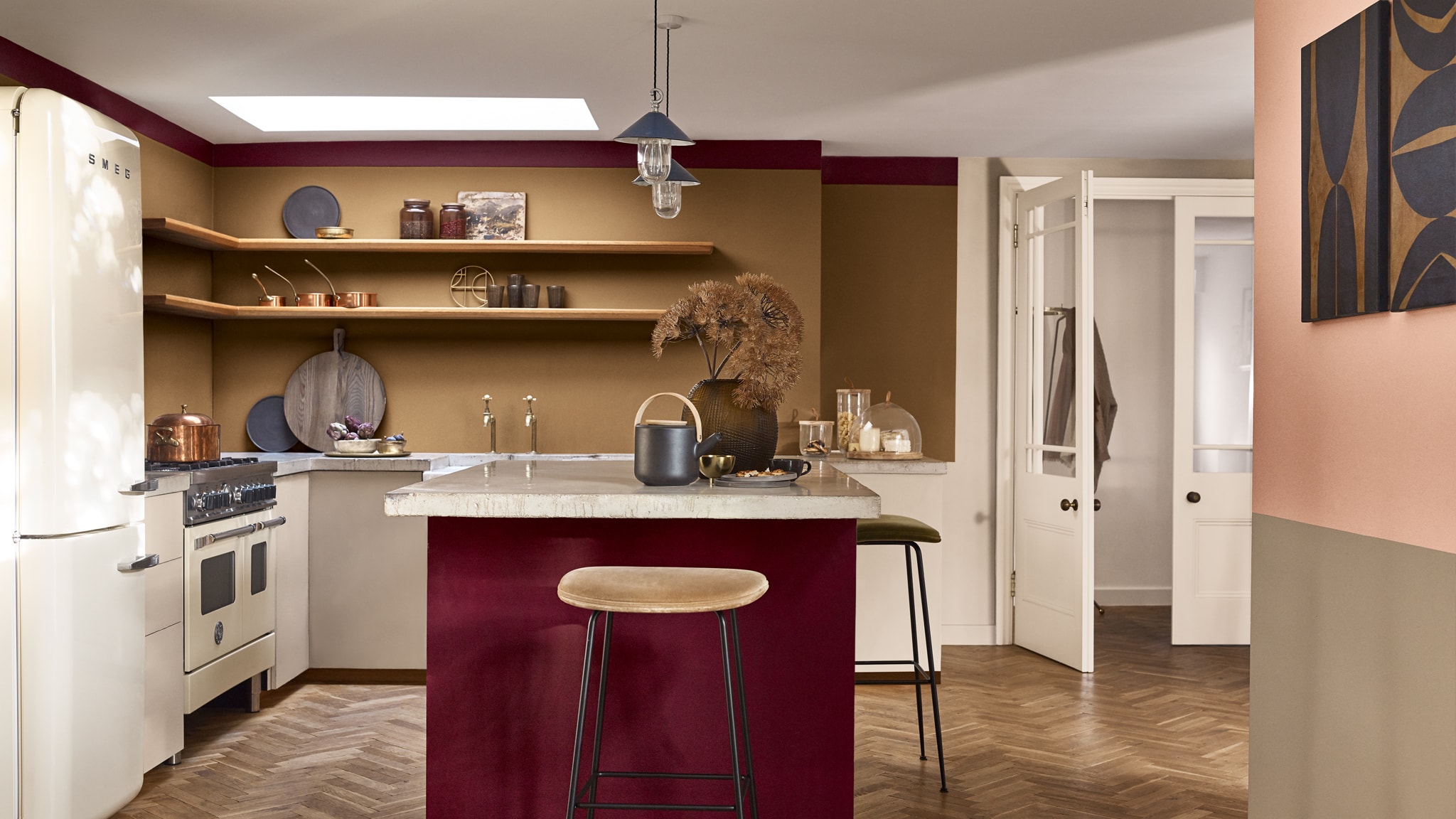 Nhà bếp êm dịu Dulux-Mau-tuong-lai-Mau-chu-dao-nam-2019-Mot-khong-gian-khoi-goi-tri-tuong-tuong-Bep-Cam-hung-Viet-nam-46
